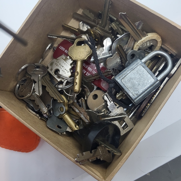 Assorted Keys and Padlock Set - Picture 3 of 3
